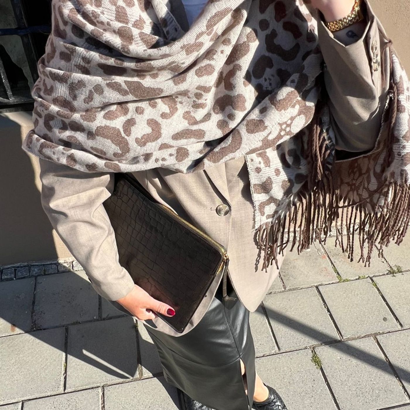 Morild Leo Skjerf med refleks, sand