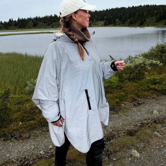Hovedbilde Morild Magi Poncho med refleks, sølv